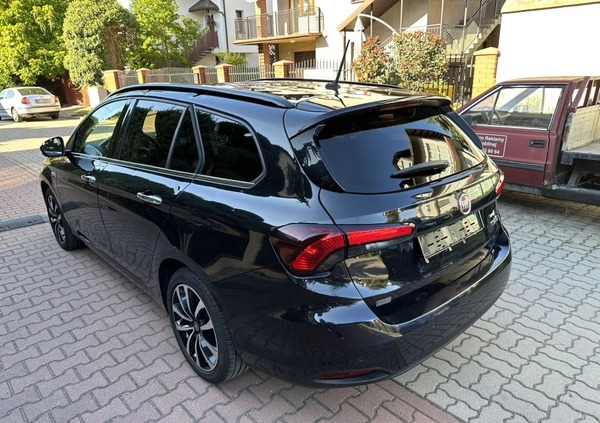Fiat Tipo cena 34900 przebieg: 90121, rok produkcji 2018 z Garwolin małe 211